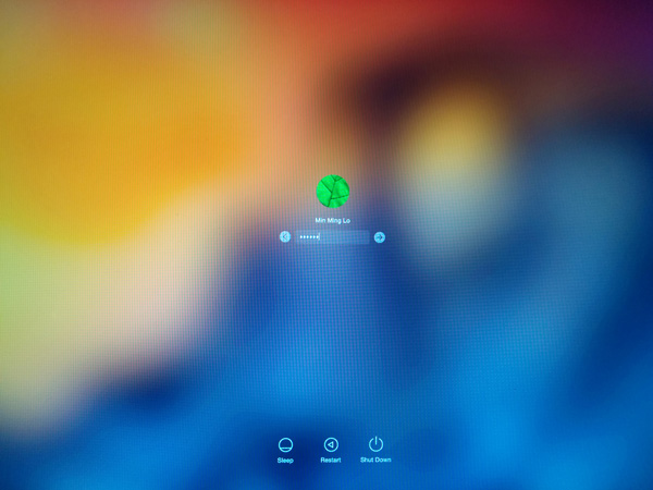 Yosemite-Mavericks-UI-Comparison-Login-Screen