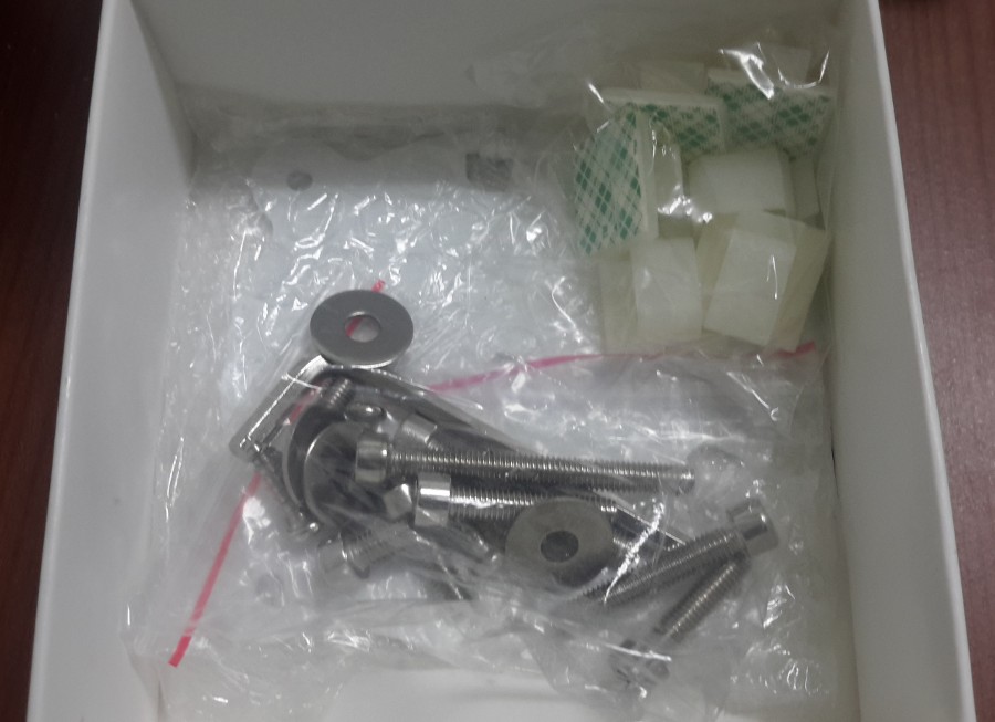 Here's what's included in the Wireless Surface Charger box.