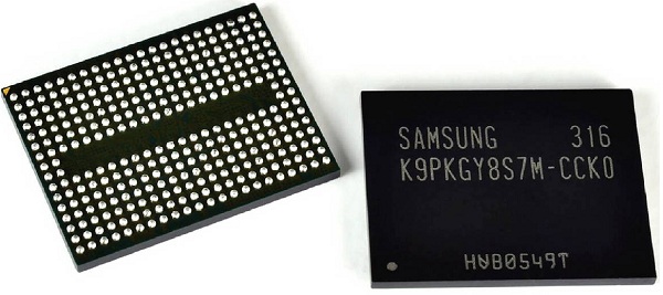 Samsung 316 RAM chip. Samsung 316 RAM chip.
