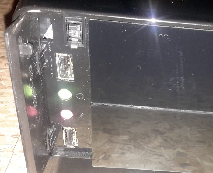 ZaReason MediaBox 5440 front ports. ZaReason MediaBox 5440 front ports.