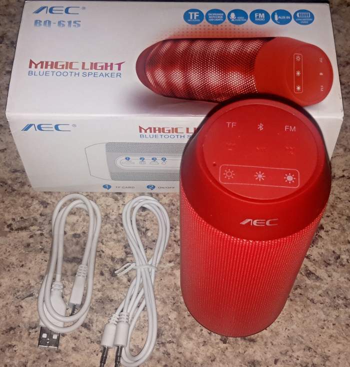 Here's what's inside the Andoer Bluetooth Speaker box. Here's what's inside the Andoer Bluetooth Speaker box.