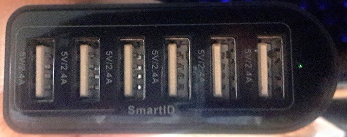 iClever 6-Port Charger green indicator light.