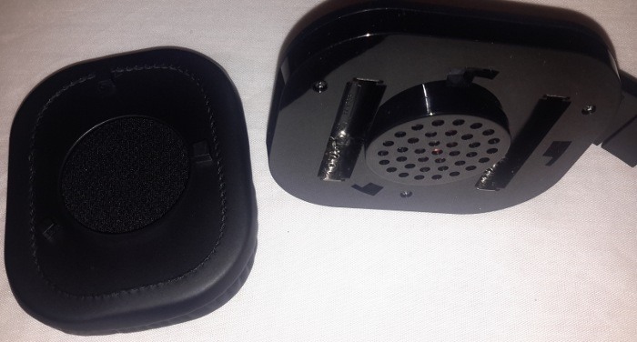 Insert the two AAA batteries into right earphone. Insert the two AAA batteries into right earphone.