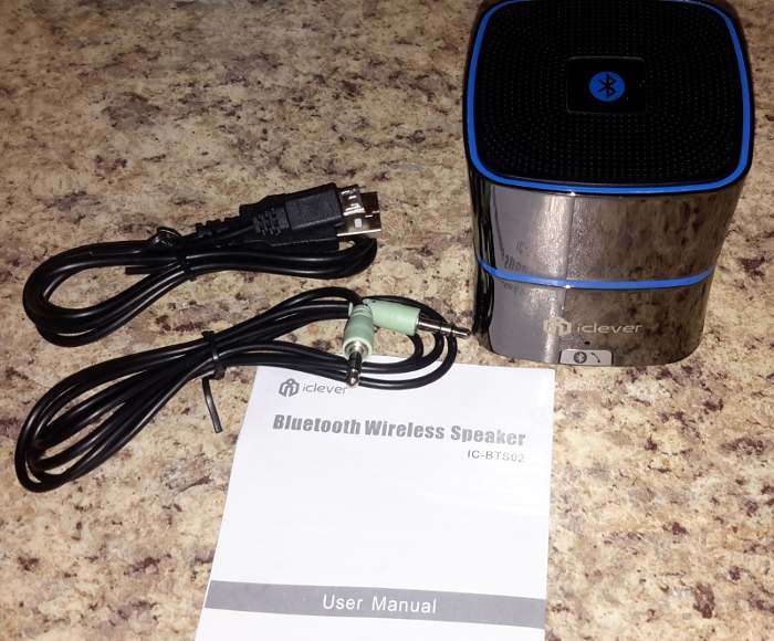 iclever-mini-bt-speaker-inside-box