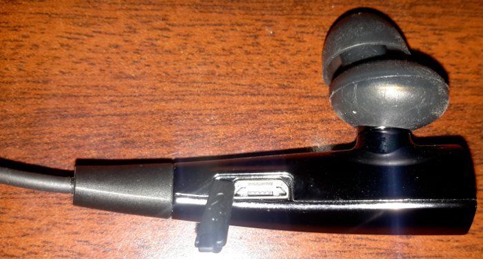 inateck-bluetooth-earbuds-micro-usb-port inateck-bluetooth-earbuds-micro-usb-port