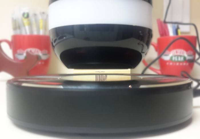 moto-x2-speaker-levitating