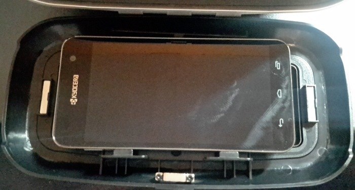 vr-shinecon-headset-phone-inserted