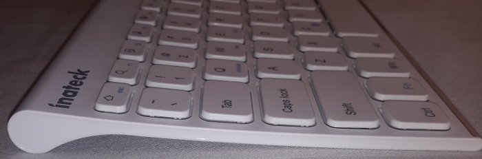 inateck-bluetooth-keyboard-slim-side
