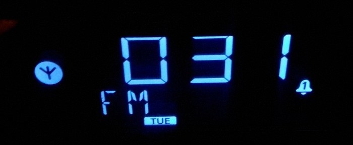 neon-alarm-clock-fm-mode