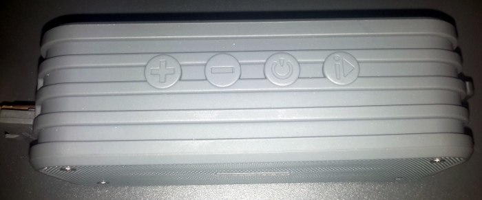 plusinno-bluetooth-speaker-buttons