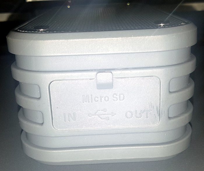 plusinno-bluetooth-speaker-silicone-flap