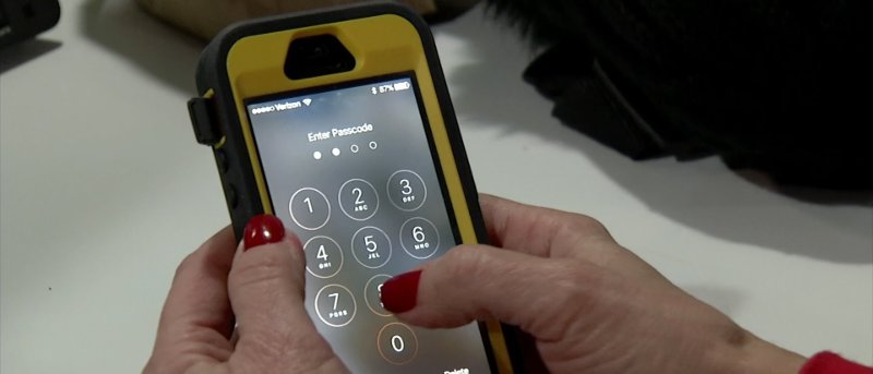 iphone-entering-passcode