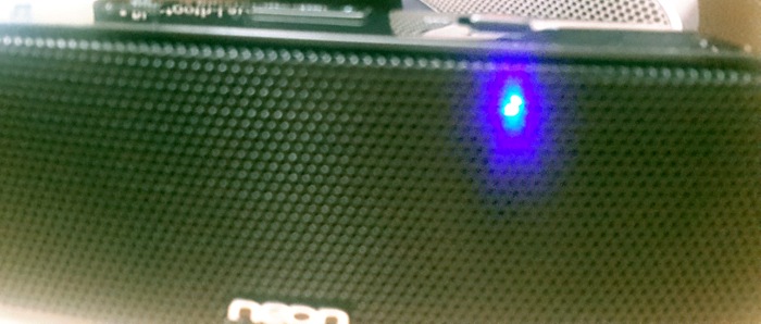 neon-bluetooth-speaker-led-indicator