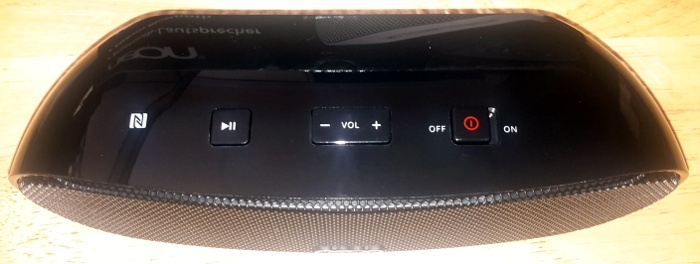 neon-bluetooth-speaker-top-vieLooking for a small, portable wireless Bluetooth speaker with great sound quality? Check out Neon's in white and black!w