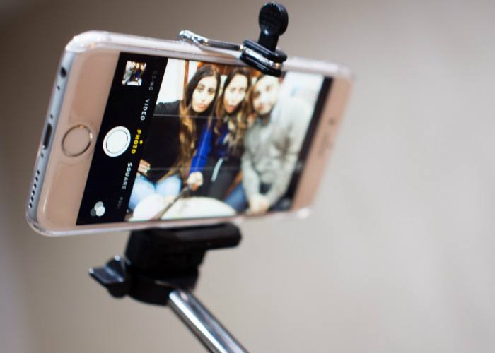 Iran_mixedgenderselfiesbanned