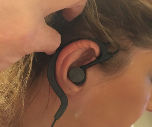 syllable-earbuds-ear