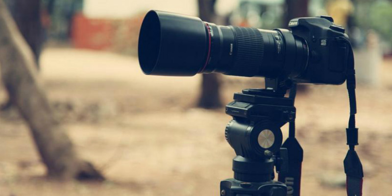 How to Back Up Photos While Traveling without a Computer