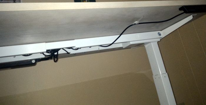 smart-desk-2-cable-management