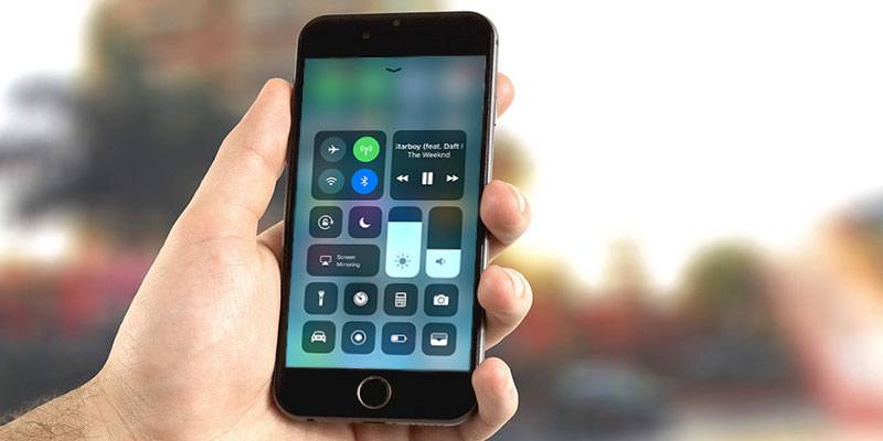 How to Customize the iOS 11 Control Center on iPhone Featured Image