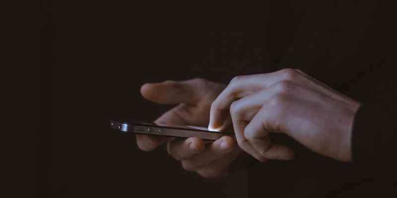 How to Filter and Block Spam Calls on iPhone Featured Image