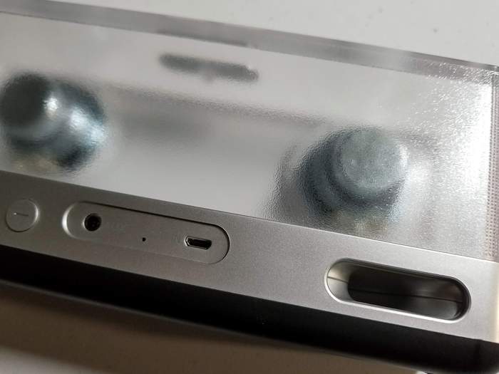 elegiant-bluetooth-speaker-bass-reflex-hole elegiant-bluetooth-speaker-bass-reflex-hole