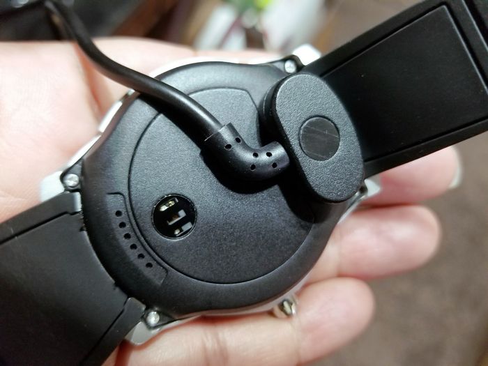 lemfo-smart-watch-charger-attached lemfo-smart-watch-charger-attached