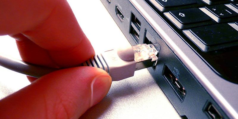 How to Automatically Disable WiFi When Connected to a Wired Connection Featured Image