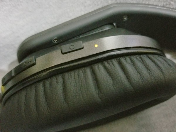 hammo-tv-headphones-charging hammo-tv-headphones-charging