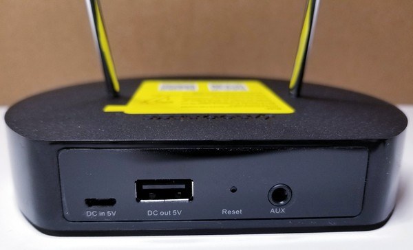 hammo-tv-headphones-docking-station-ports hammo-tv-headphones-docking-station-ports