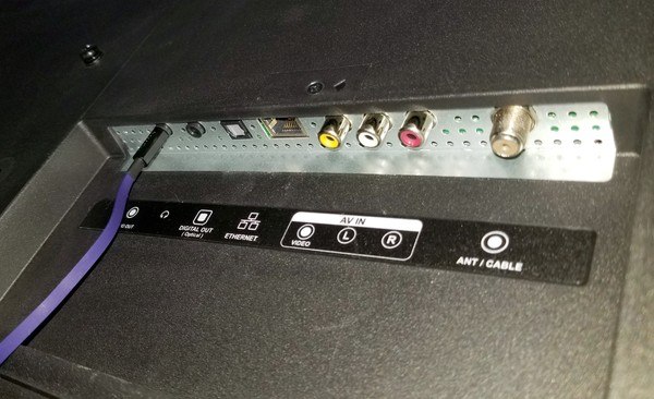 hammo-tv-headphones-tv-ports-jacks hammo-tv-headphones-tv-ports-jacks