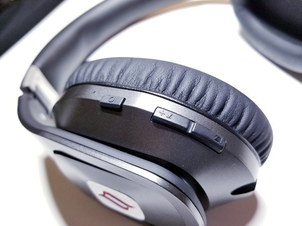 hammo-tv-headphones-volume-buttons hammo-tv-headphones-volume-buttons