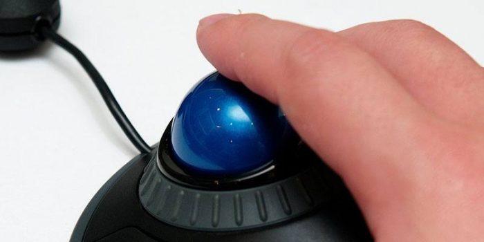 trackball-vs-mouse-1 trackball-vs-mouse-1