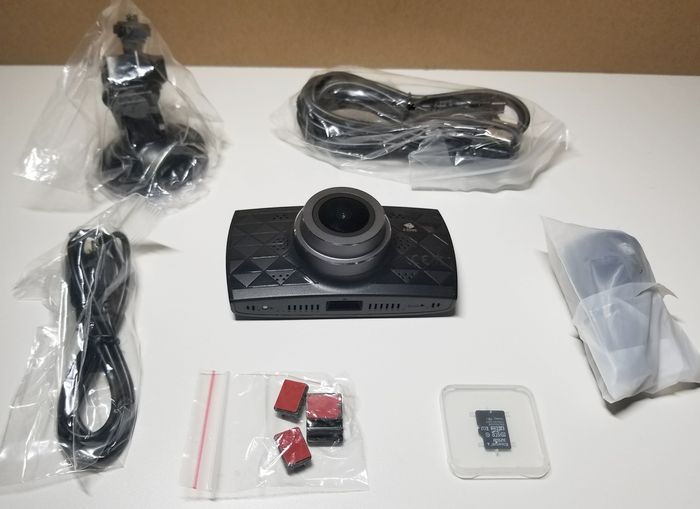 z3-plus-dash-cam-box-contents