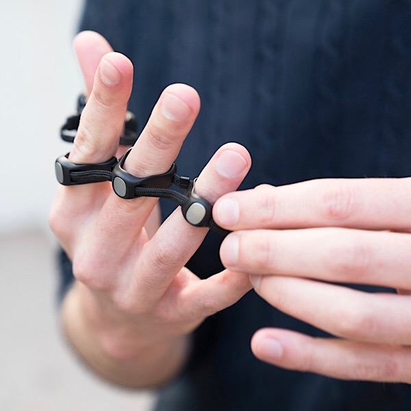 news-tap-strap-fingers