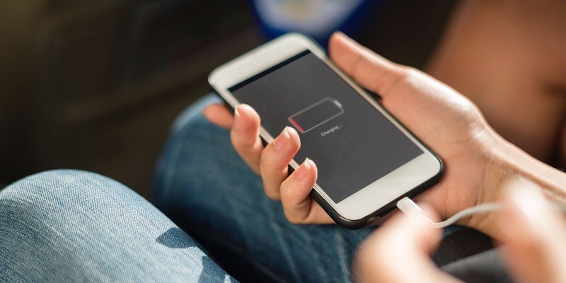 A Smartphone Battery Lasting a Month? 5G Could Make It So Featured Image