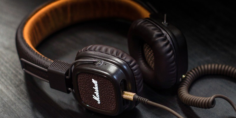 Open-back vs. Closed-back Headphones – Which One Should You Get? Featured Image