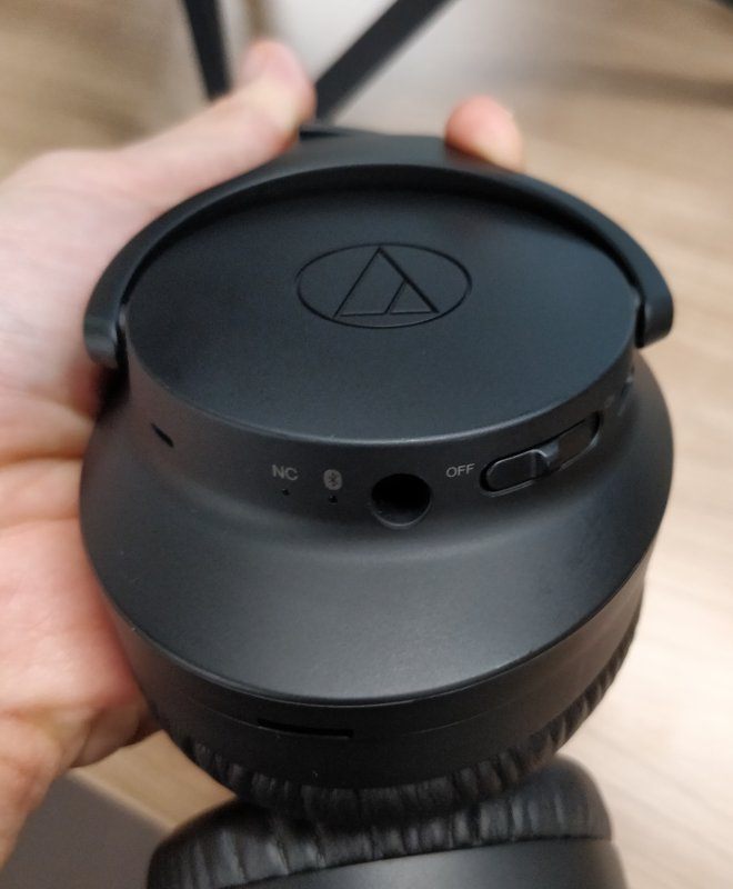 ath-anc700bt-ear-cup-control