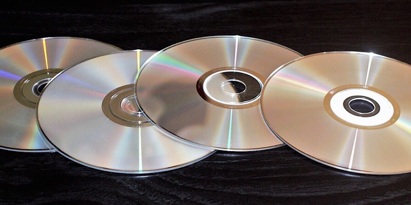 Man Will Serve Hard Time After Selling Disks that Included Free Windows Software Featured Image