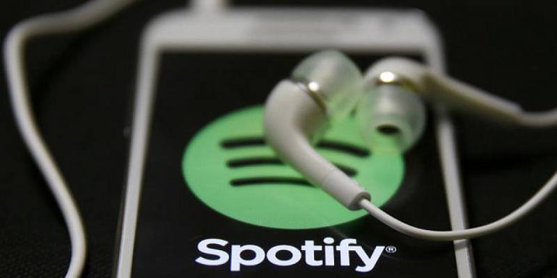 6 Web Apps to Supercharge Your Spotify Experience Featured Image