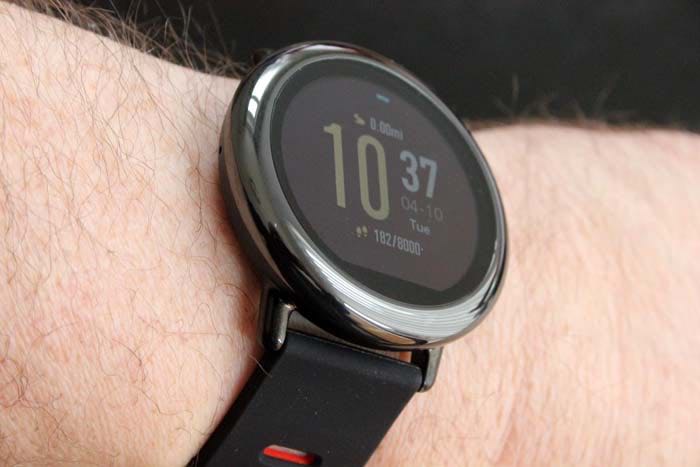 xiaomi-amazfit-on-wrist xiaomi-amazfit-on-wrist
