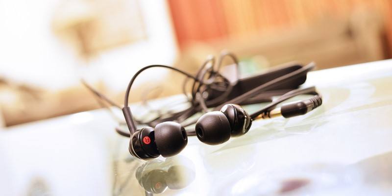In-Ear vs. Earbud Headphones: Is There a Difference?