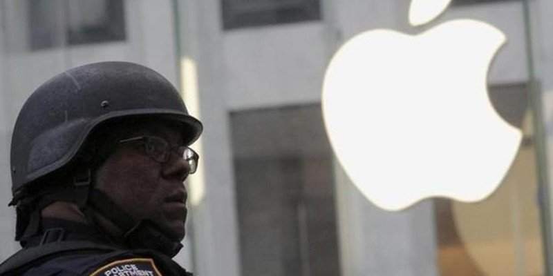 Why Is Apple Fighting Law Enforcement on Unlocking iPhones? Featured Image