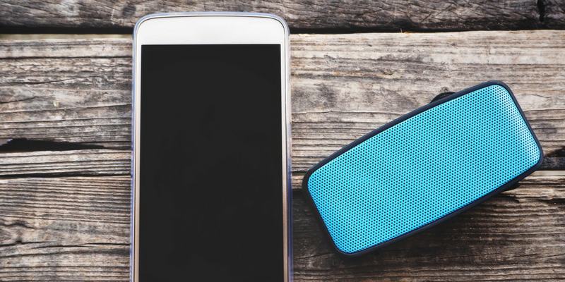 How to Make a Smart Speaker from an Old Android Device Featured Image
