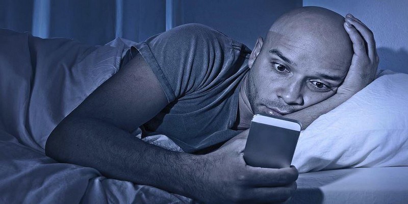 5 Night Mode Apps for Android to Help You Read Better at Night Featured Image