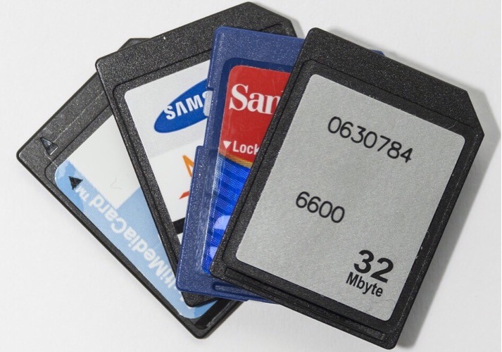 news-used-memory-cards-fanned news-used-memory-cards-fanned