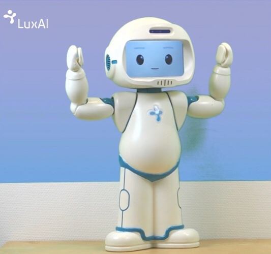 news-robot-autistic-children-full-body