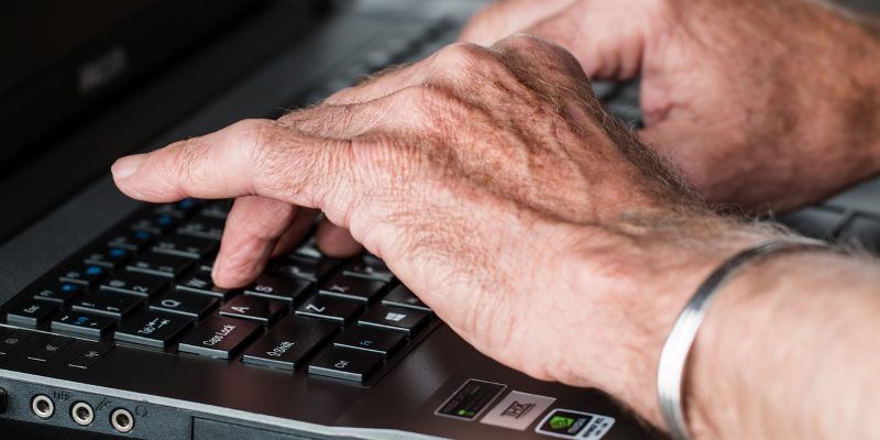 How to Set Up a Windows Computer for Senior Citizens Featured Image