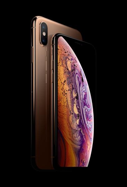 news-iphone-xs-two-phones news-iphone-xs-two-phones