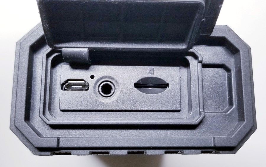 rave-model-1-ports-jacks