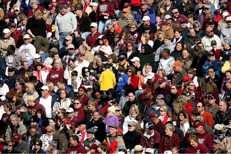 news-ai-search-people-crowd